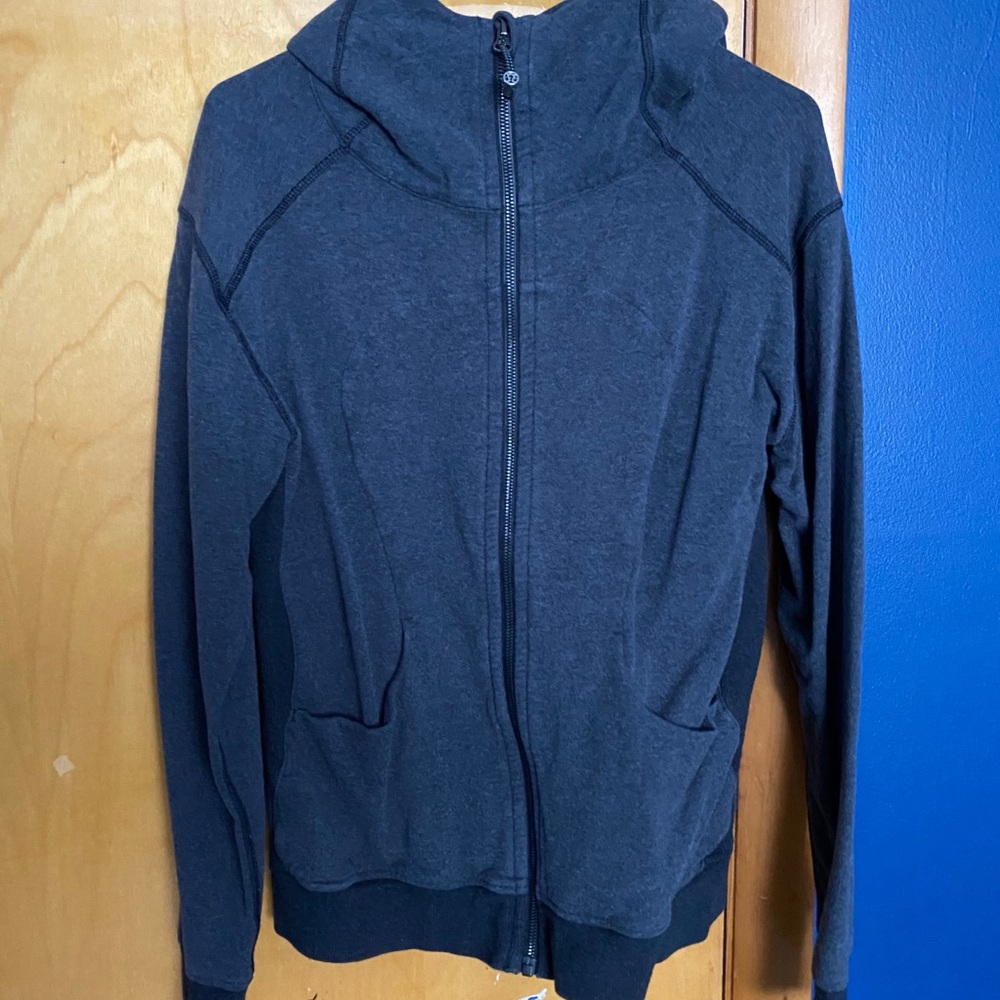 Lululemom sweatshirt